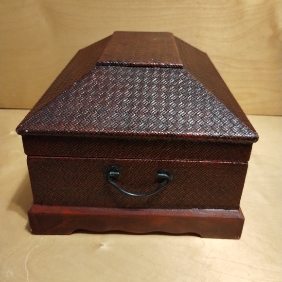 Vintage Chinese Red Wooden Box - Picture 7 of 12